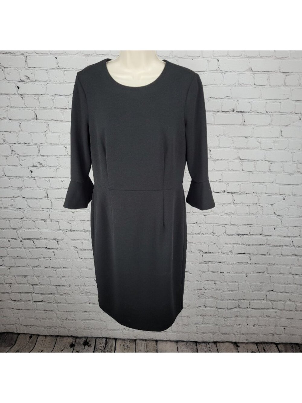 Donna Morgan Black Stretch 3/4 Bell Sleeve Lined Sheath Dress Size 10